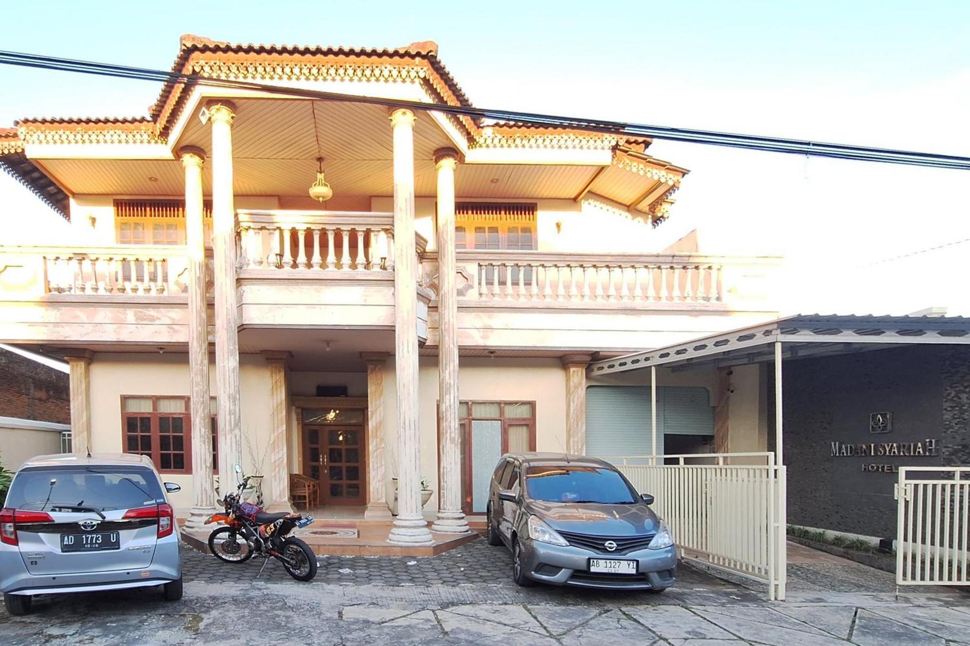 Reddoorz At Hotel Madani Syariah Lempuyangan يوغياكارتا المظهر الخارجي الصورة