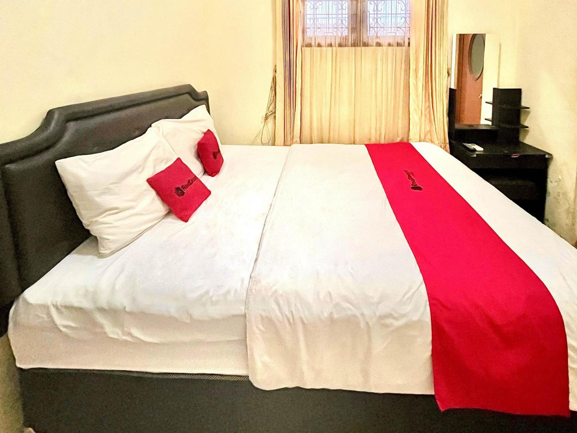 Reddoorz At Hotel Madani Syariah Lempuyangan يوغياكارتا المظهر الخارجي الصورة