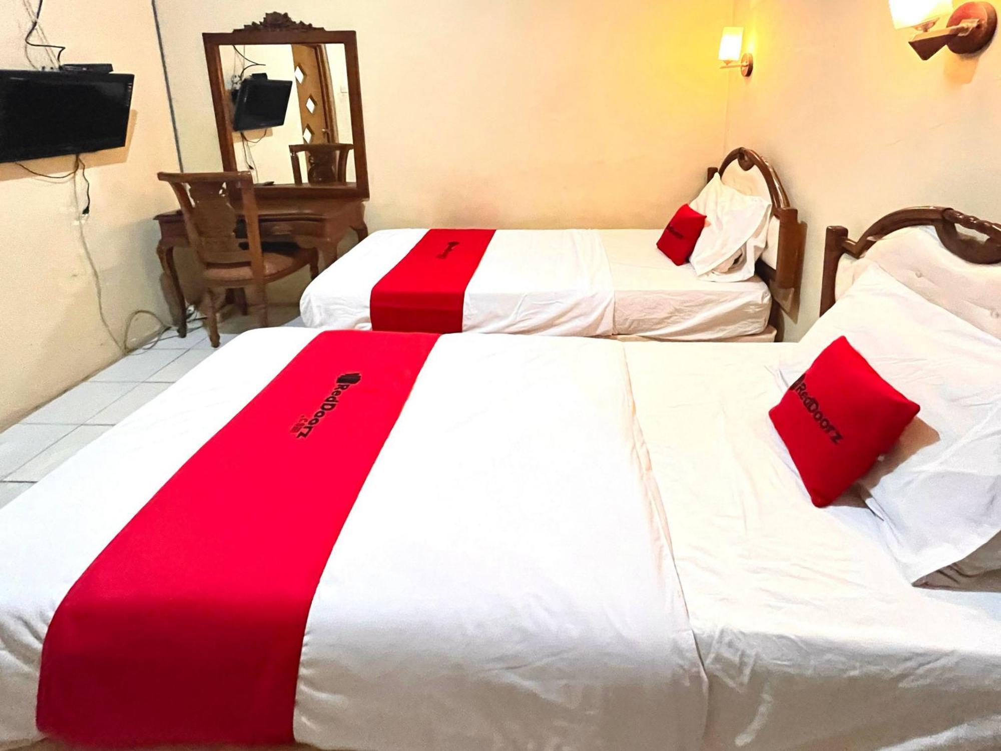 Reddoorz At Hotel Madani Syariah Lempuyangan يوغياكارتا المظهر الخارجي الصورة