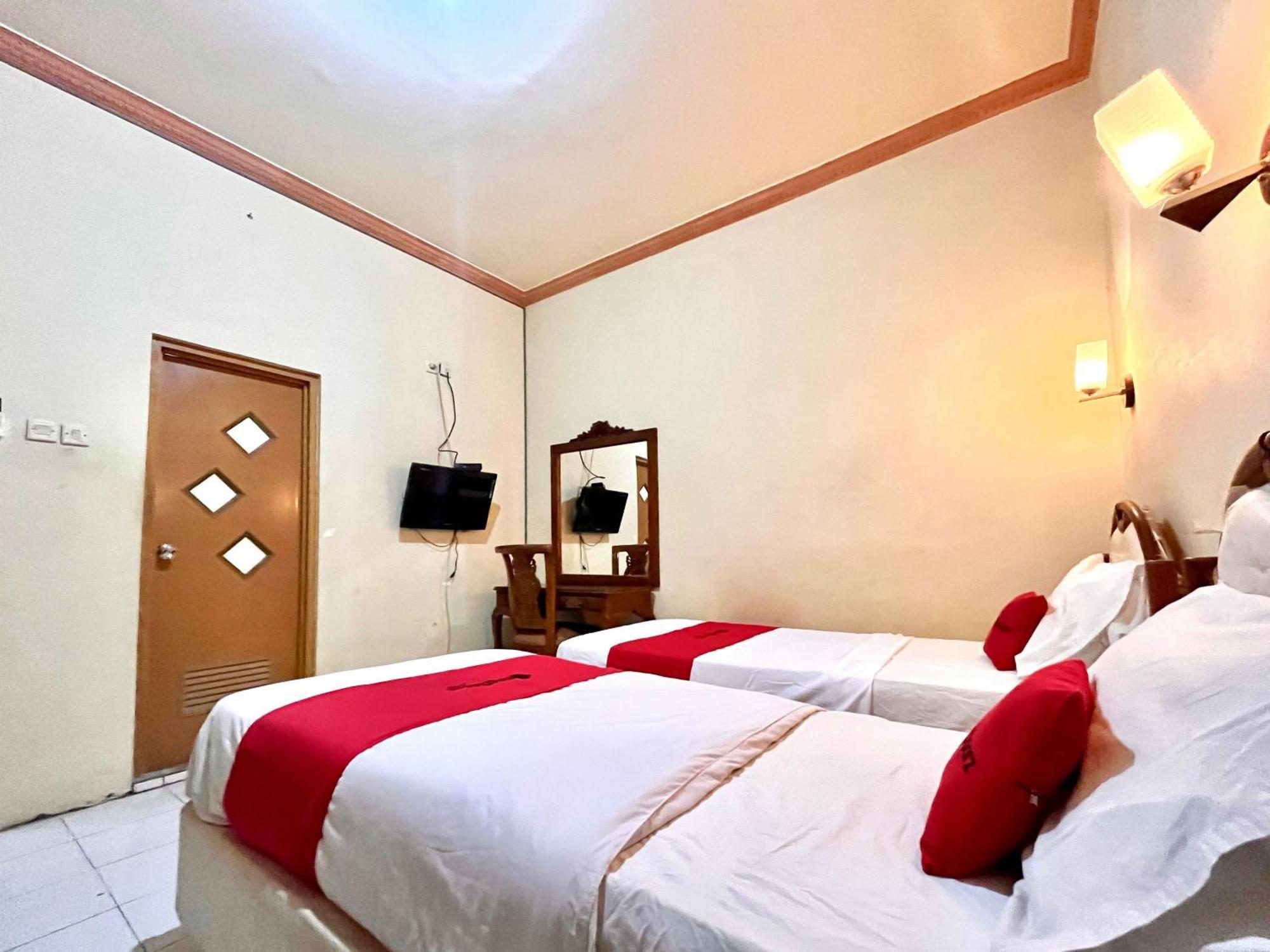Reddoorz At Hotel Madani Syariah Lempuyangan يوغياكارتا المظهر الخارجي الصورة