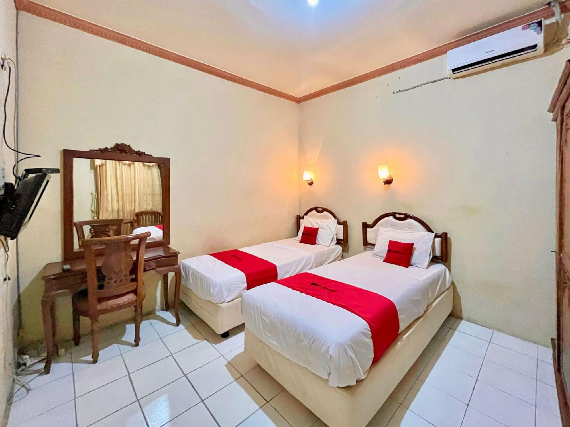 Reddoorz At Hotel Madani Syariah Lempuyangan يوغياكارتا المظهر الخارجي الصورة